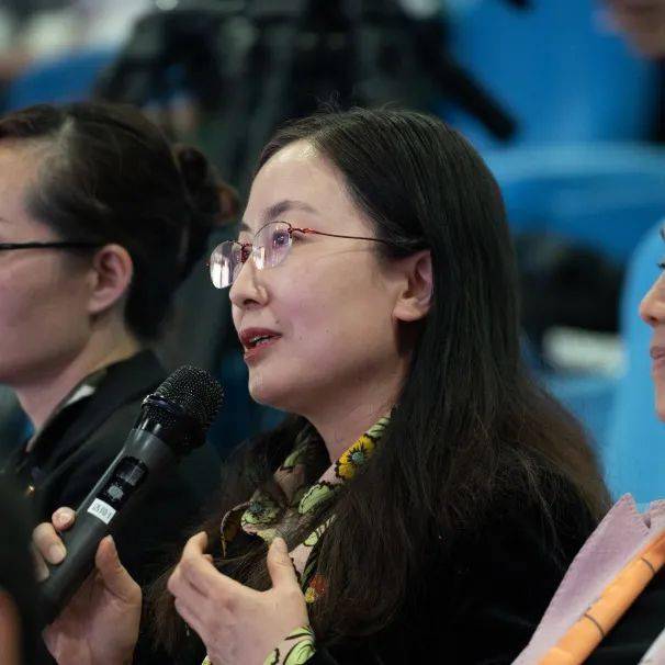 党委副书记刘岚副院长邓佑玲纪委书记董萍党委副书记刘岚,副院长