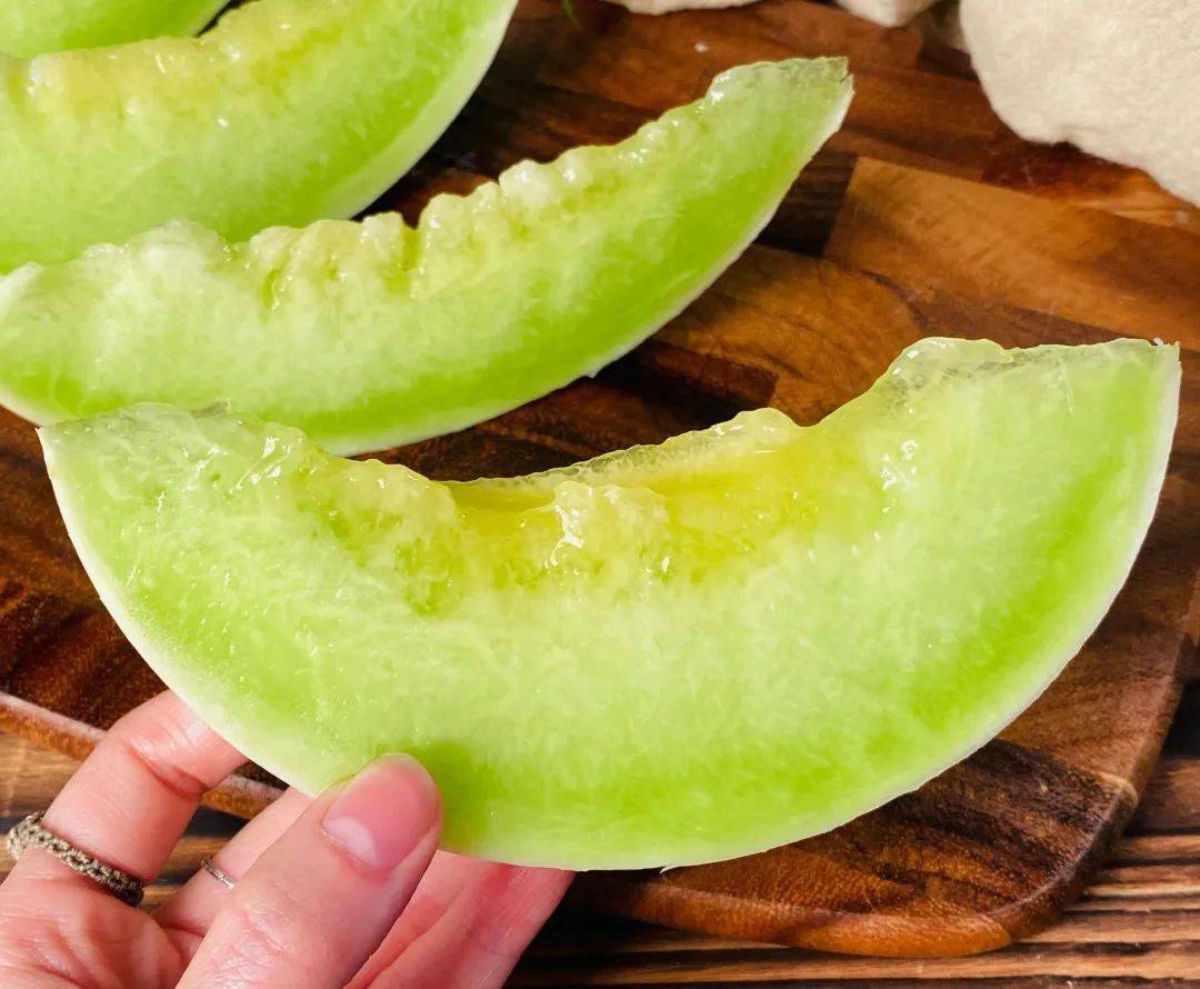 口碑爆棚的冰淇淋口感甜瓜!籽少皮薄肉多,美味多汁,冰镇食用更赞!