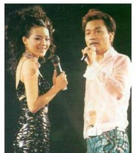 舒淇与张国荣23年前合影曝光网友：他们的穿着实在是很雷人_手机搜狐网