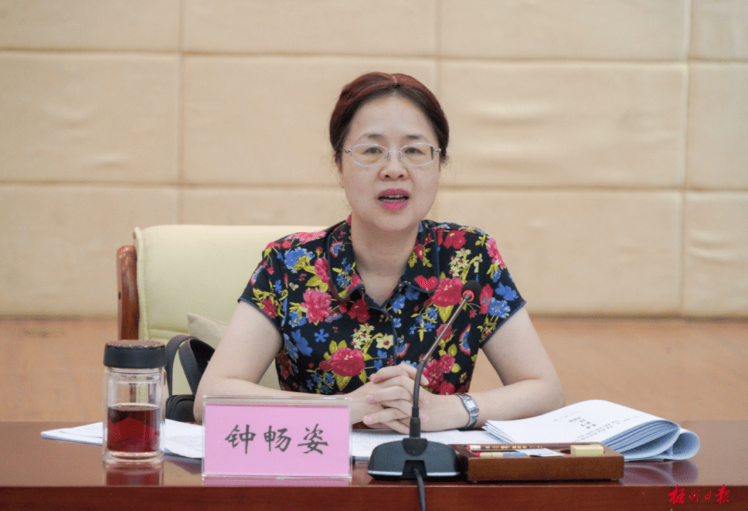 现任自治区党委委员,梧州市委副书记,市长钟畅姿和贵港市委副书记