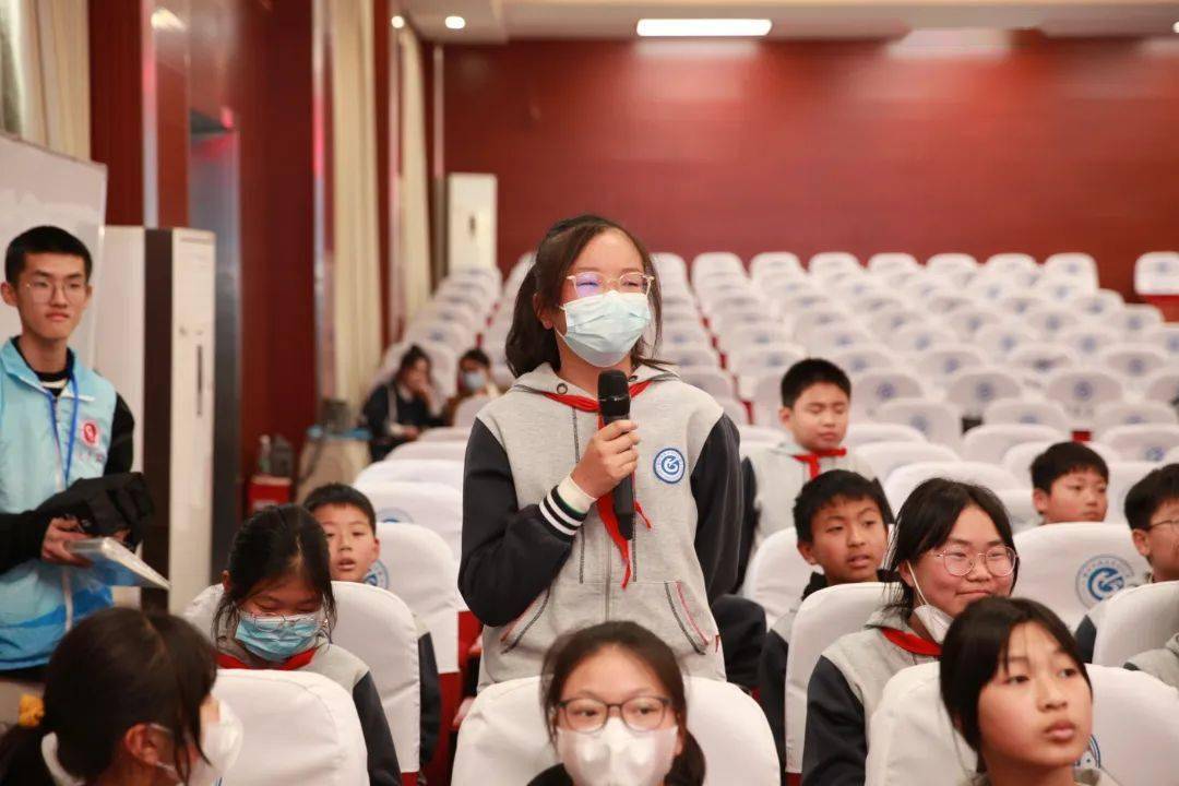 泰州市中小學知識產權教育試點學校代表合影海光小學獲評泰州市中小學