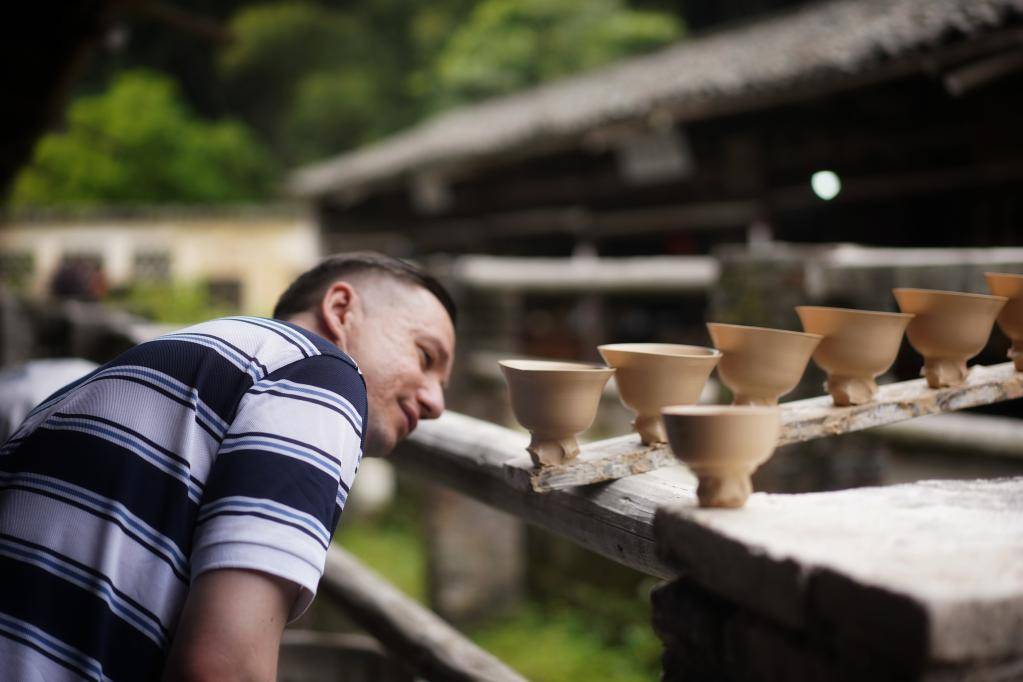 窑火不熄 瓷缘深长——景德陶瓷的万里丝路情_中亚_景德镇_瓷器