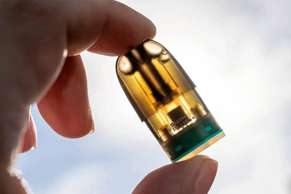 电子烟是指用于产生气溶胶供人抽吸等的电子传送系统,包括烟弹,烟具