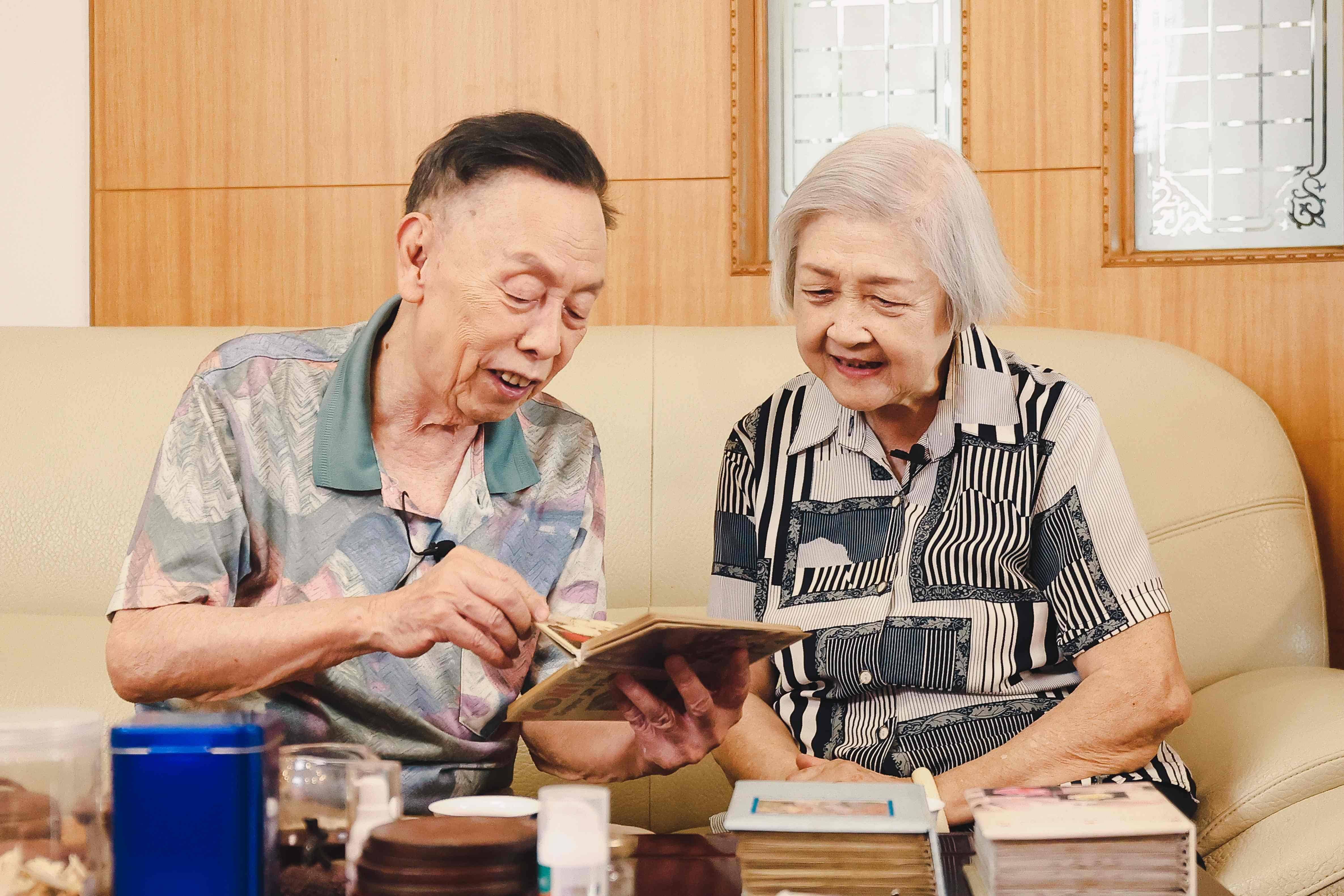 【视频】五一睇片|展现七十年艺术生涯:岭南笑匠黄俊英系列专题片陪你