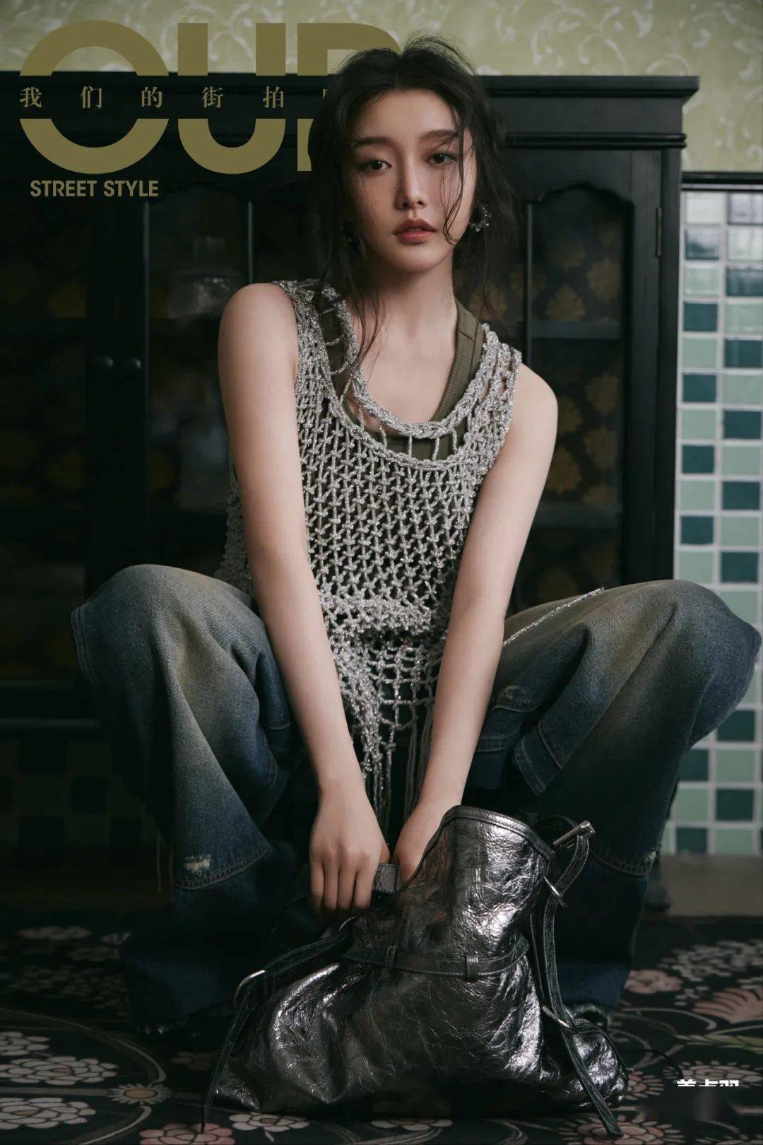 姜贞羽:与风同行,自在向前_角色_黑色_高跟鞋