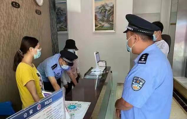 住酒店身份证一登记, 警察就上门了, 是犯过什么事吗!