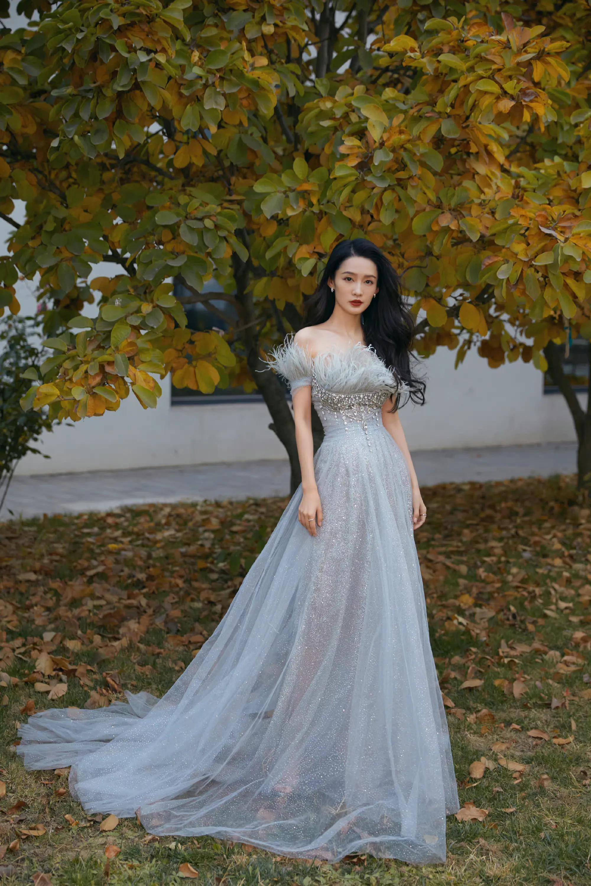 女明星李沁写真集:天生丽质,闭月羞花
