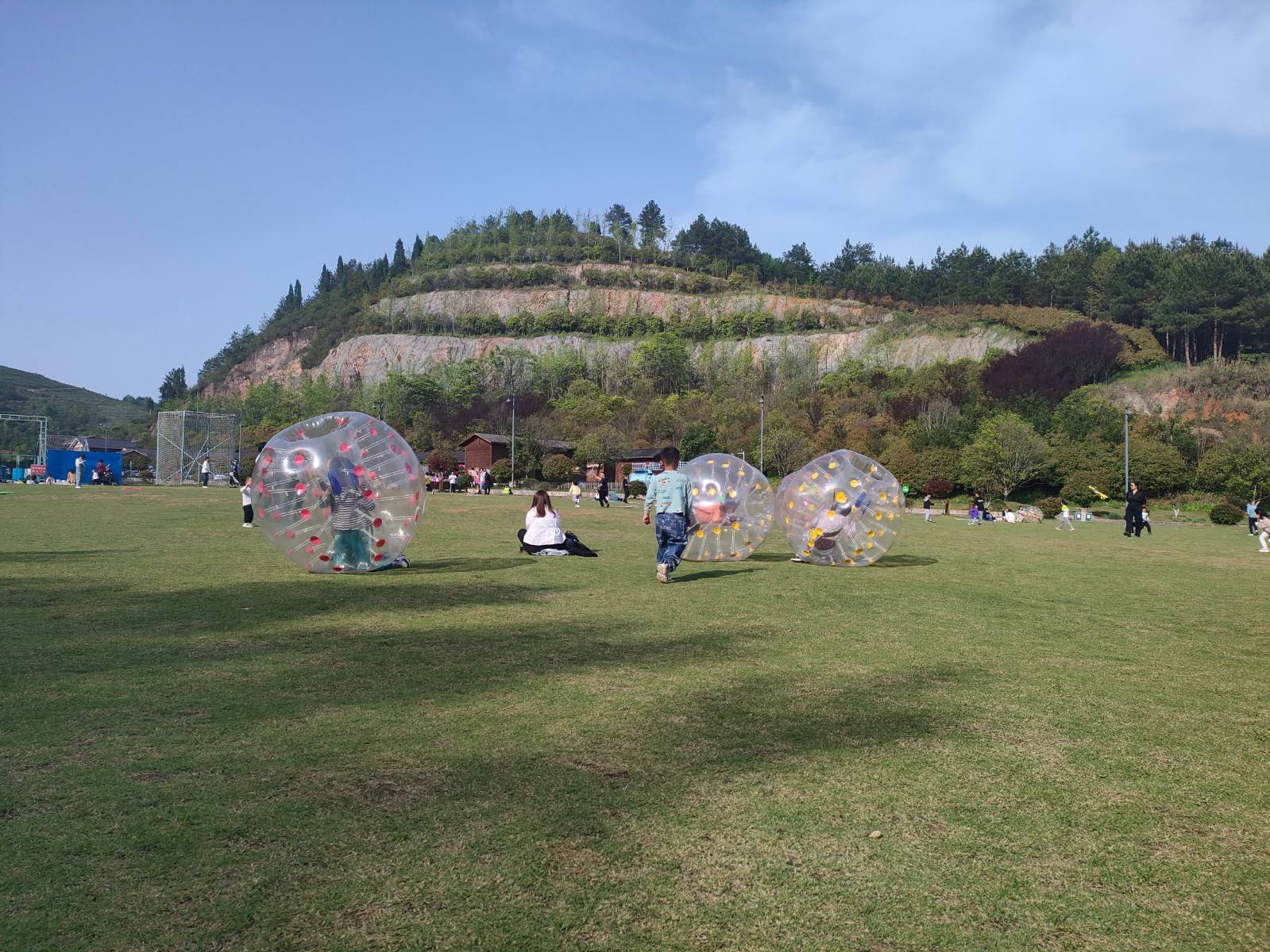 "五一"游麻江:小长假第一天,麻江各景区迎来旅游热潮_蓝梦谷_大自然
