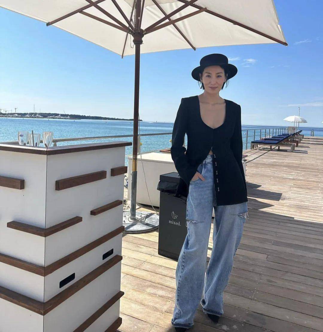 前阵子金瑞亨和《纸月亮》剧组主创团队亮相戛纳电视节粉毯,这可能是