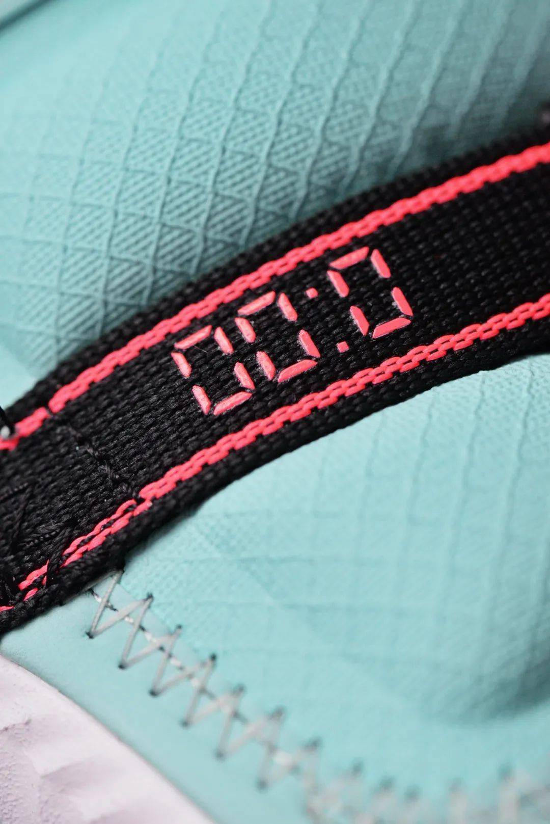 此番,除了郭艾伦专属 pe 配色的 air jordan xxxvii low guo pf 以外