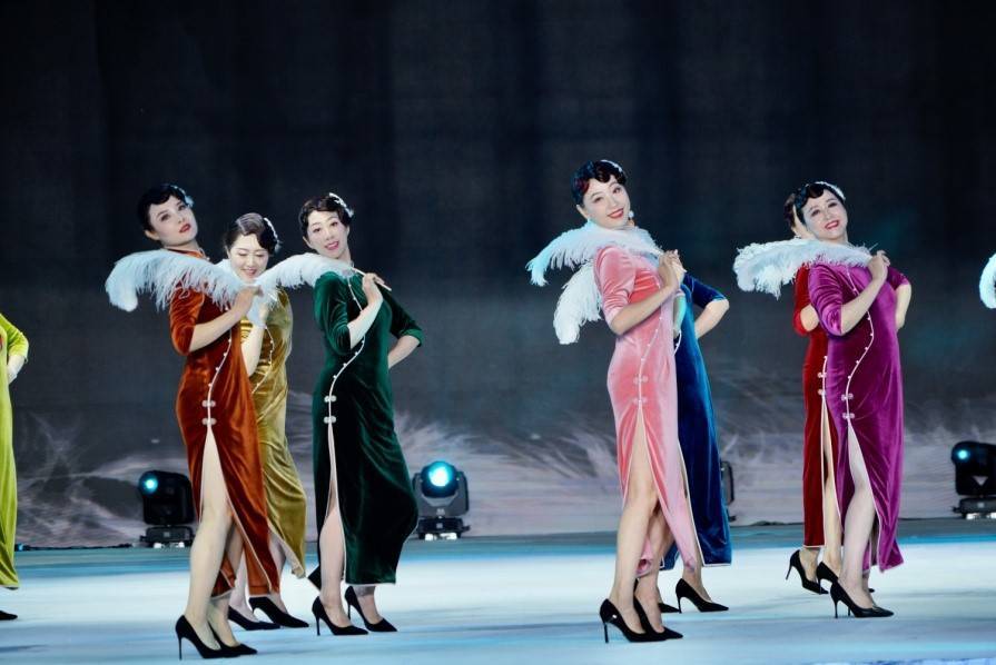 荣萍旗袍演绎"非遗"梦回金陵 "新国风 新时尚"展演火爆南京_设计_江苏