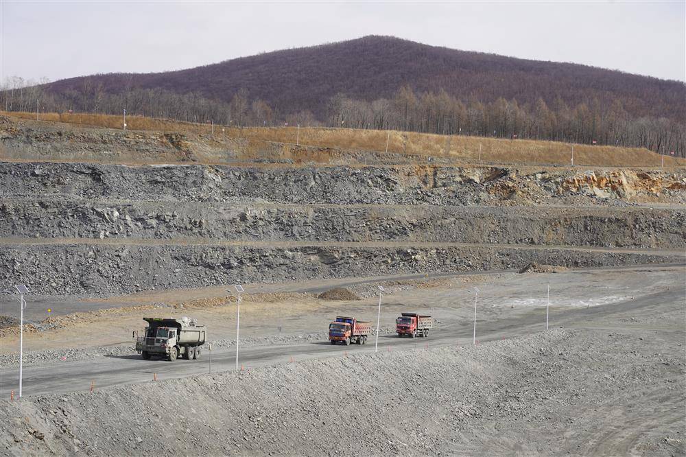 鹤岗市萝北县的中国五矿集团(黑龙江)石墨产业有限公司云山石墨矿内