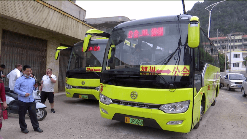 定制公交崭新出发 学生乐享其"乘"_服务_贺州市_群众
