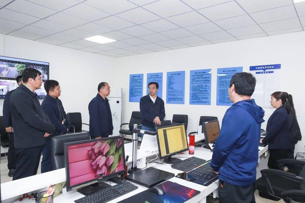 随后,王有国一行来到西沙窝村和东枣林村实地察看了软弱涣散村整改