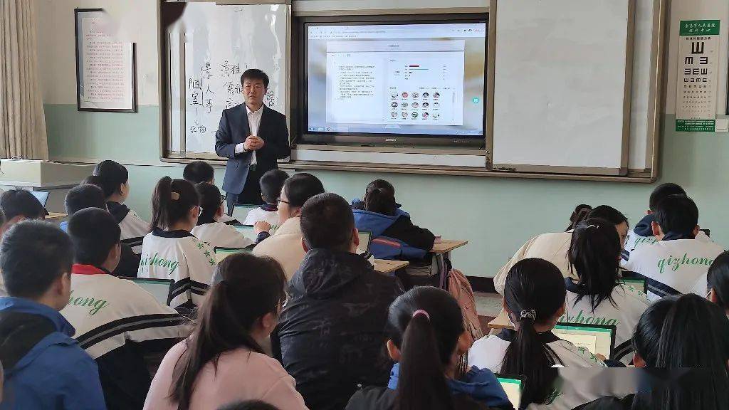 专家先深入课堂,观摩了永昌县第七中学七年级语文教师徐坤章,数学教师