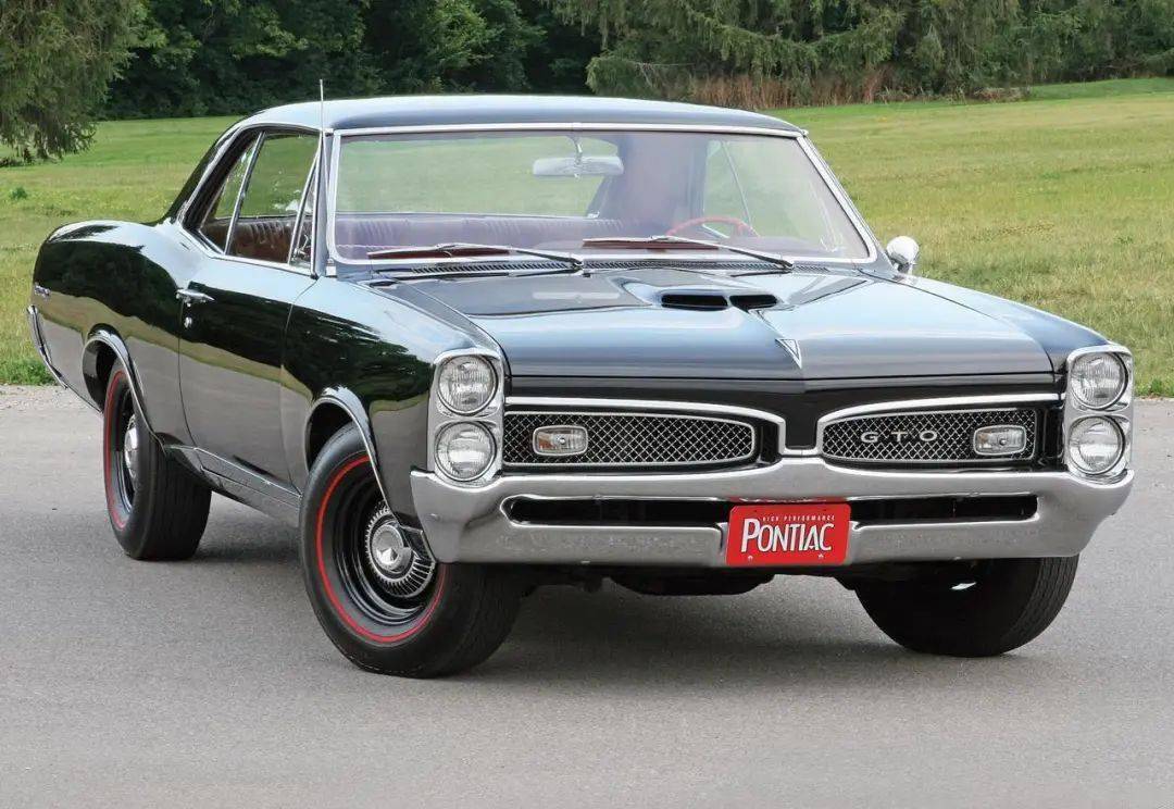 《速度与激情1》算起,多姆就独爱他的1970年款道奇charger,在此后多部