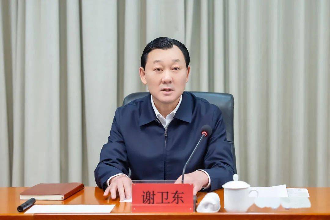 在听取双塔,龙城两区工作汇报后,谢卫东指出,中心城区作为朝阳城市