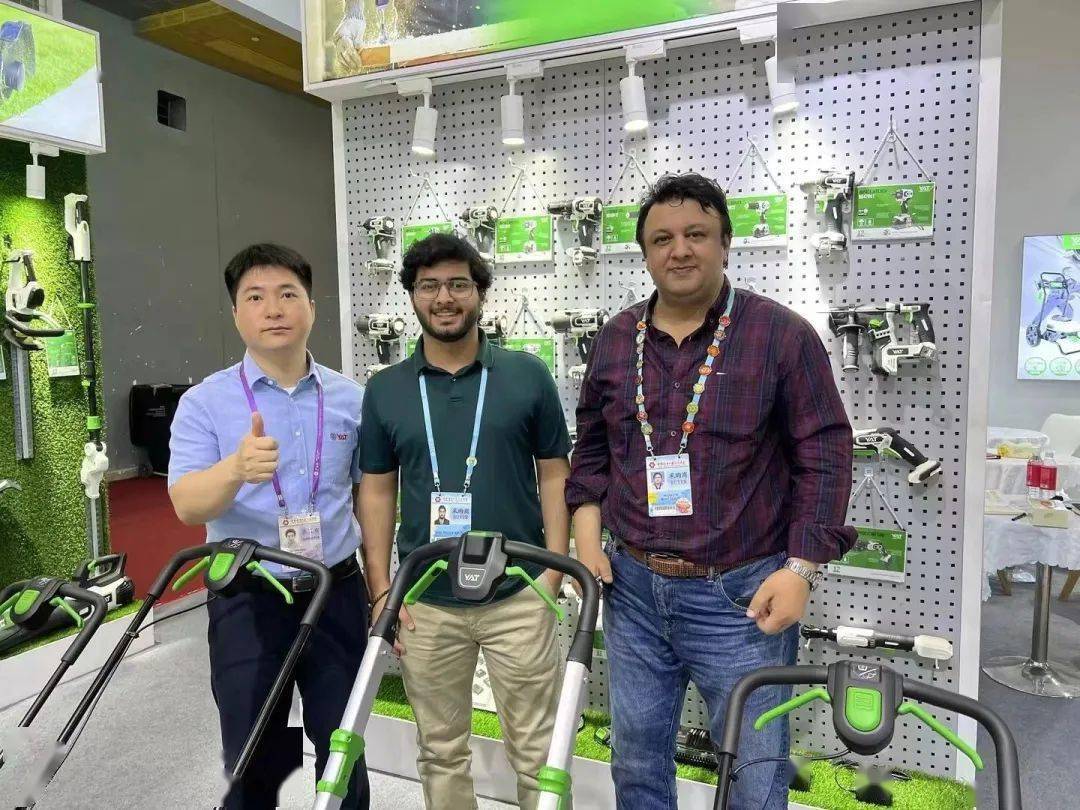 最近,浙江亚特电器可谓门庭若市,公司一口气接待了来自欧美,日本