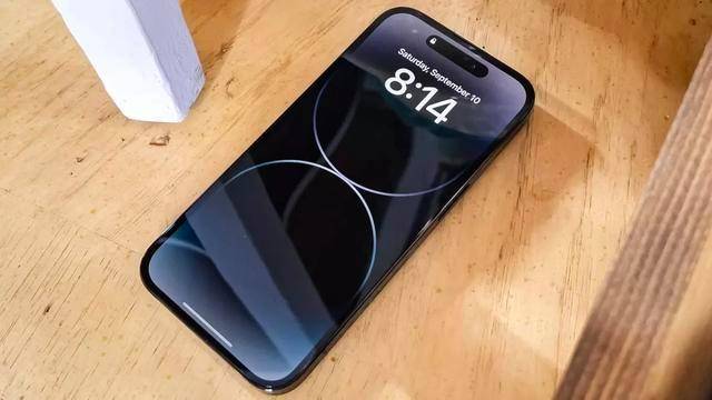 靠着iphone13的稳定发挥,独占国内手机市场销量榜首一整年,十三香的