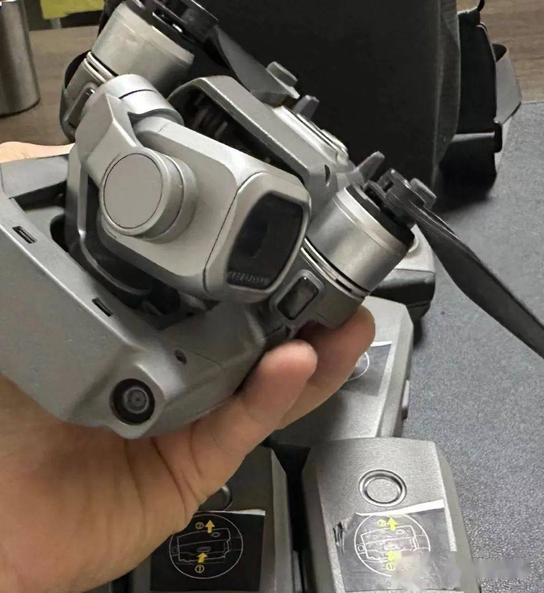 出一台大疆御2哈苏版无人机7块电池_收纳_遥控器_充电器