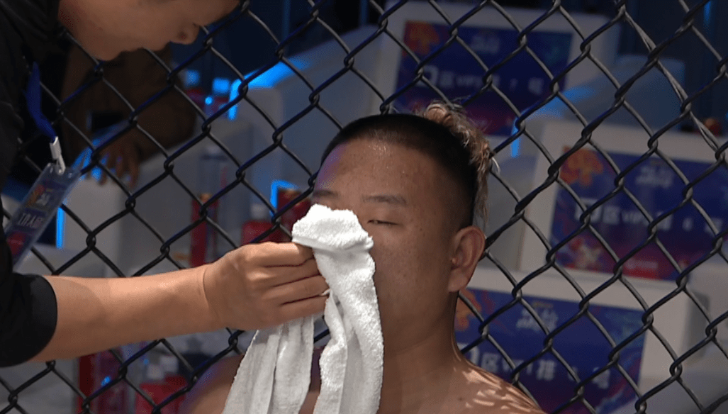 药水哥成功击败giao哥_擂台_因为_体重