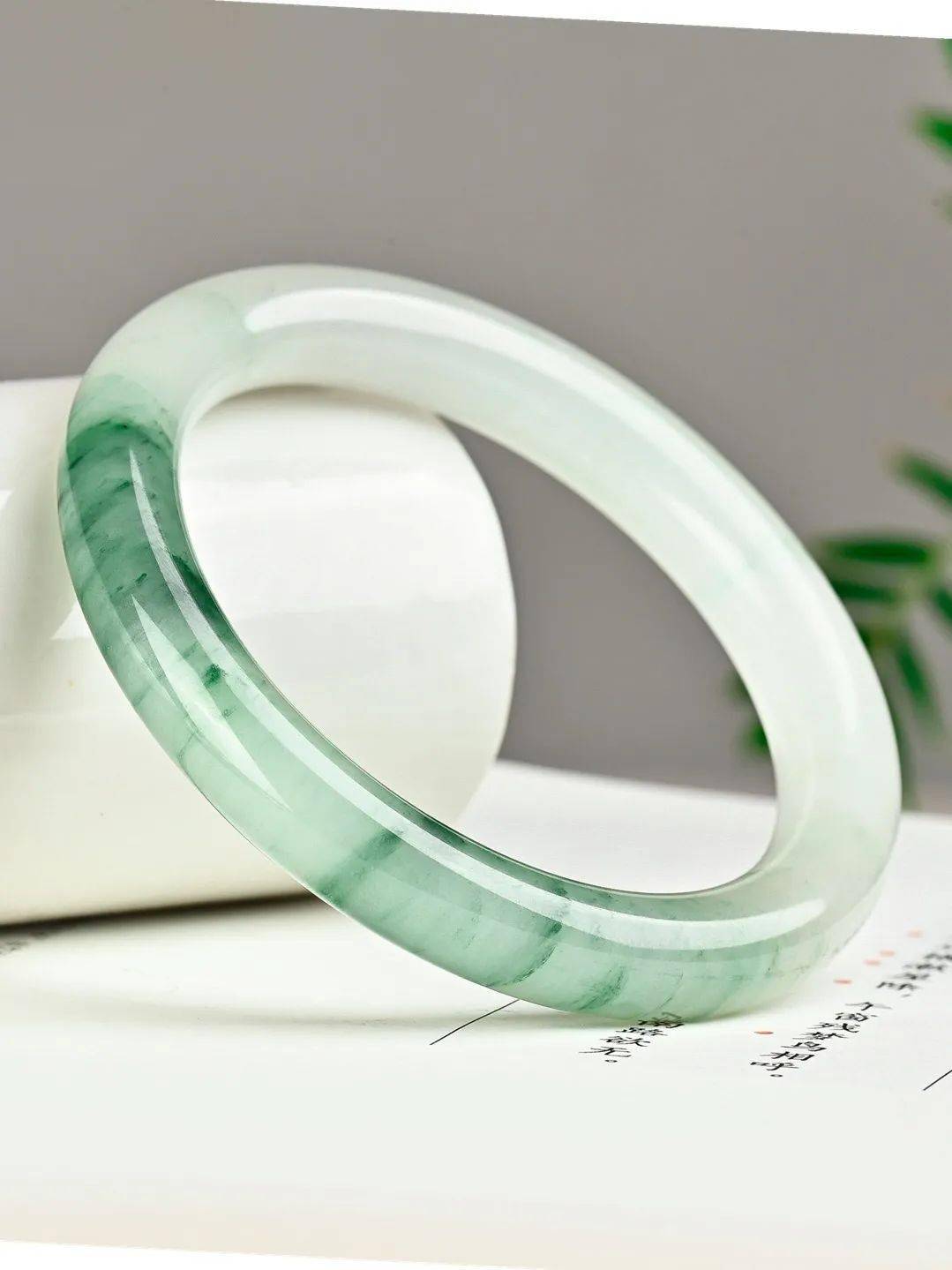 天山冰翠玉石手镯_金丝玉_玉镯_寓意