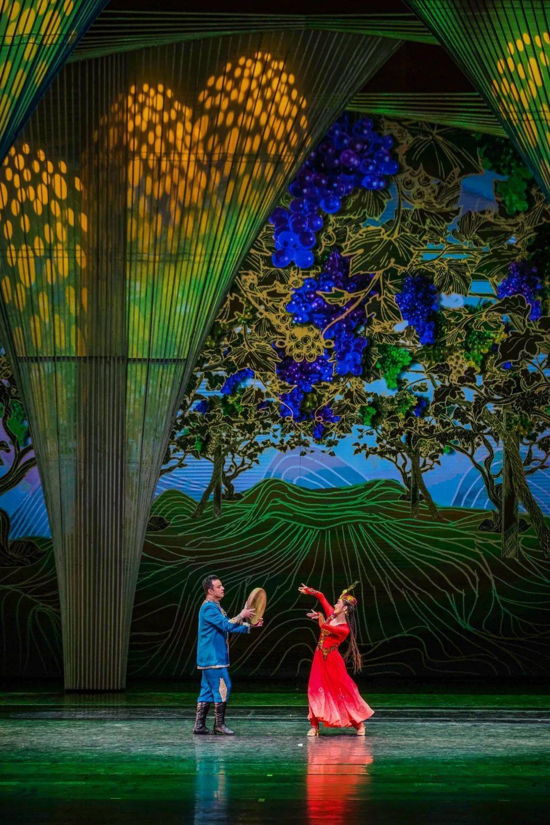 大型音舞诗画《掀起你的盖头来——新疆是个好地方》深圳盛大开演