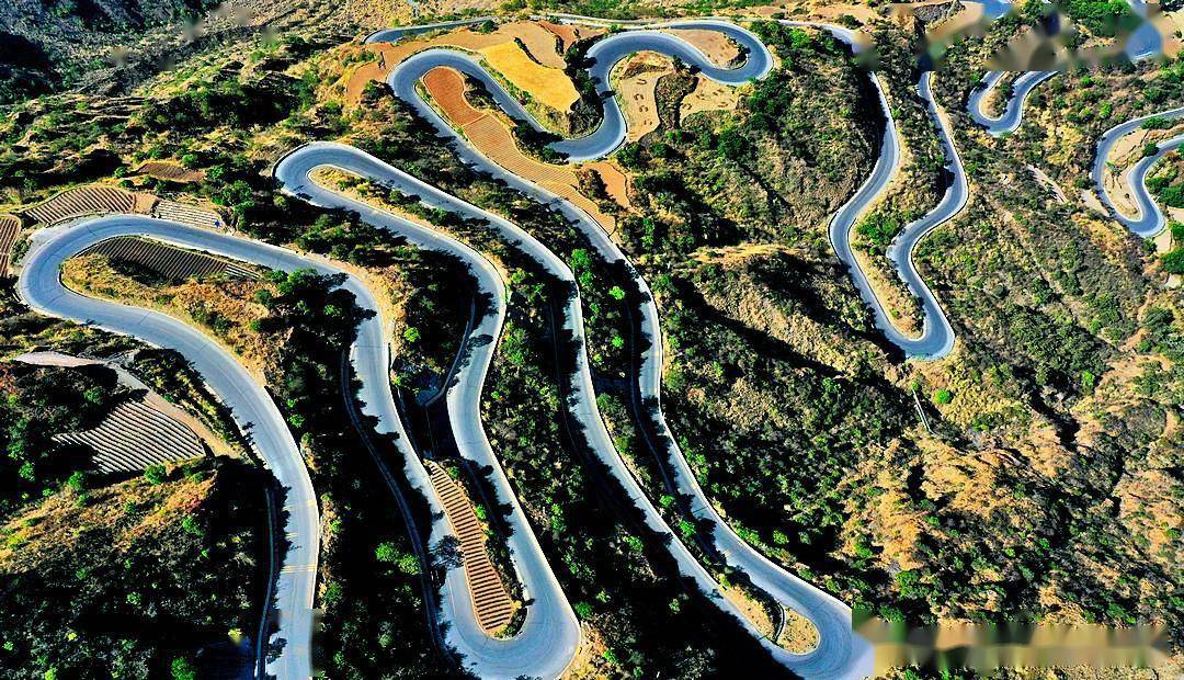 易门:高山峡谷中的绿汁镇凤凰花开待君来_小镇_三家_盘山公路