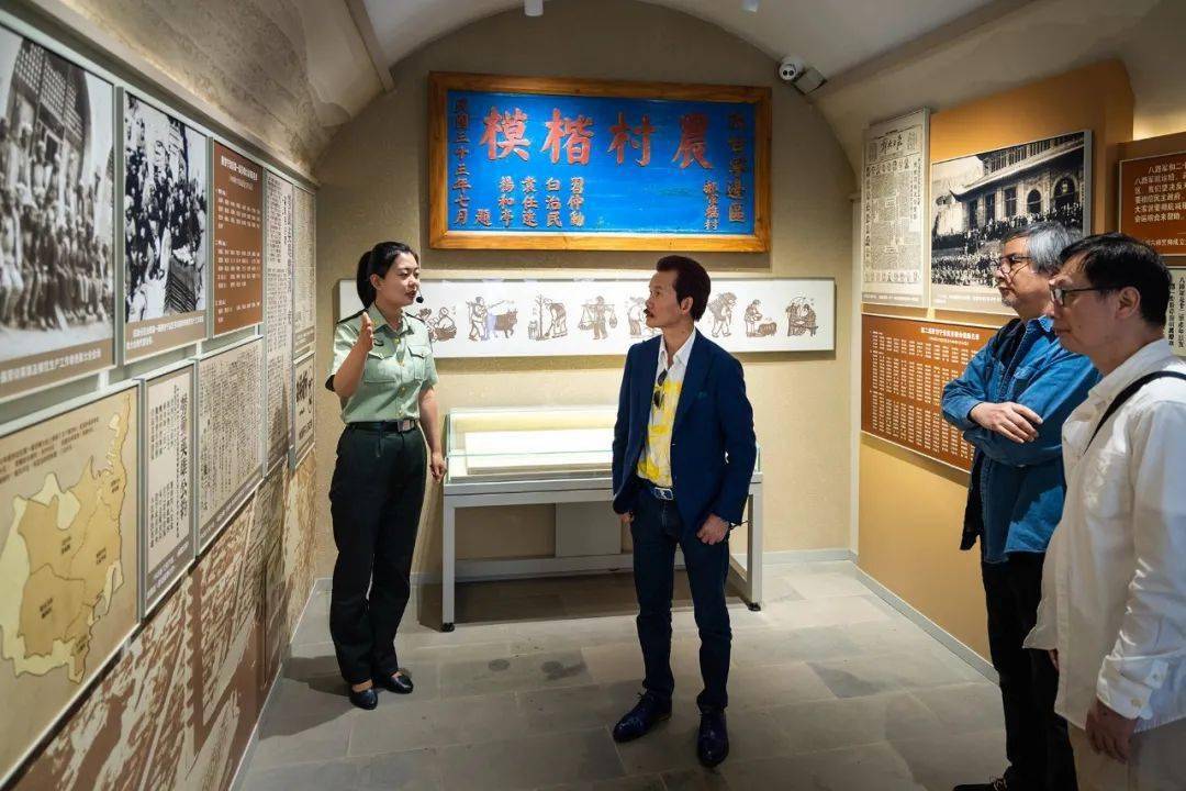 早在抗战时期,中共绥德地委通过开展"村村学习郝家桥,人人学习刘玉厚"