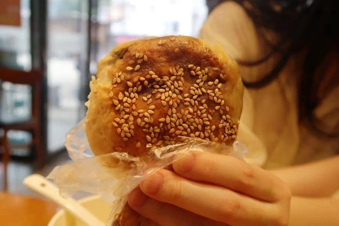 关于光饼的来历,闽人显然更熟悉它作为戚继光行军粮的故事.