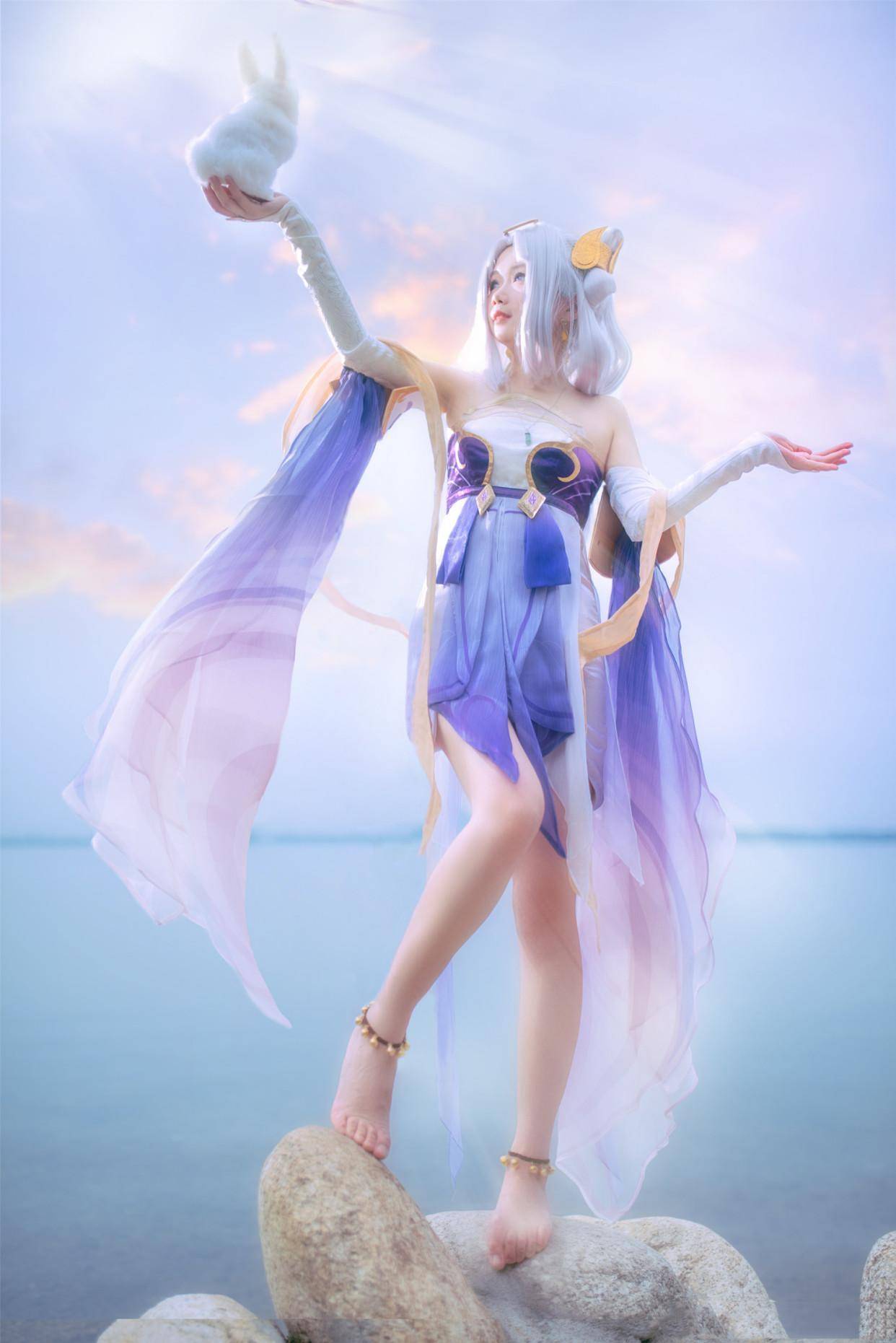 三组国内妹子cos的手游《王者荣耀》角色"嫦娥"!造型很仙气!