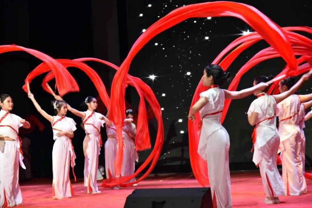 《红色摇篮》《红色摇篮》供稿:北川教体局 体卫艺股摄影:孙方军,叶建