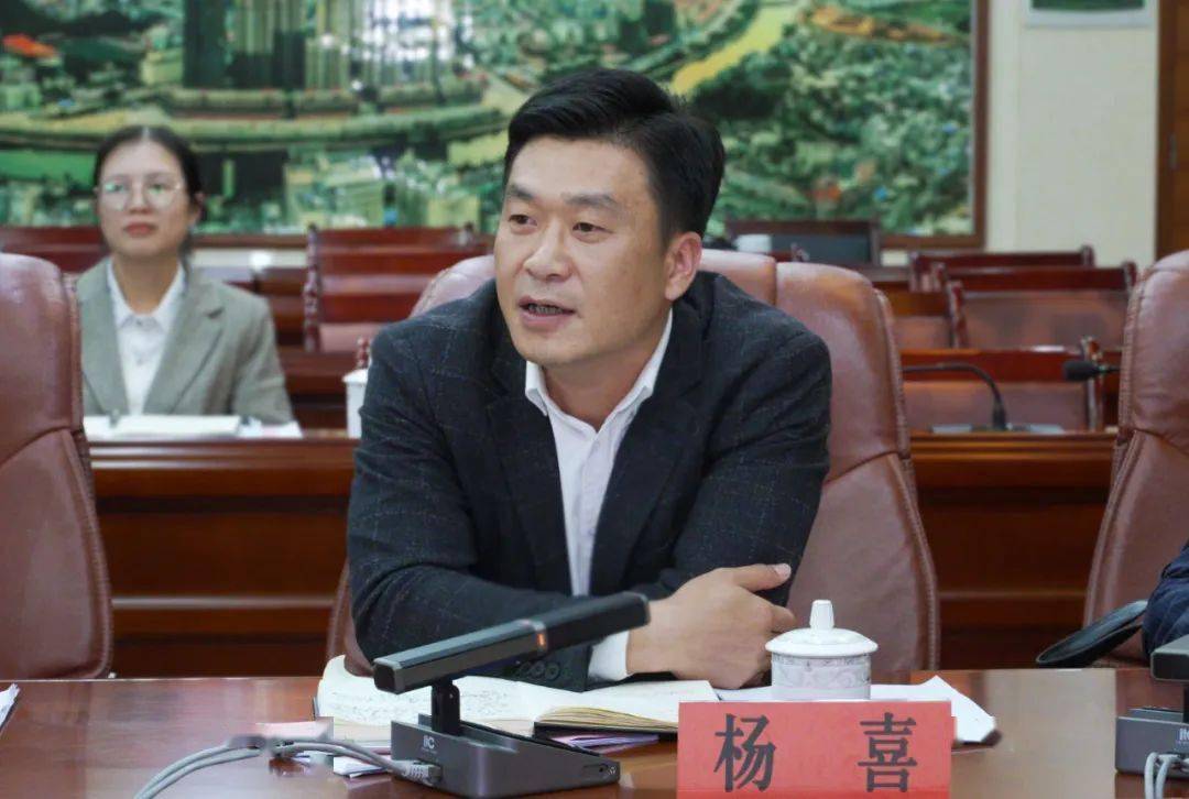 钟山县委副书记杨喜表示,工业园区将加强项目落地跟踪服务,加大"链主"