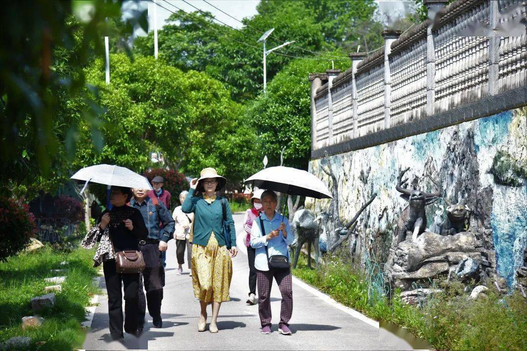 领略异国风情"河村非洲文化园"开展春游活动退休老同志前往长沙市开福