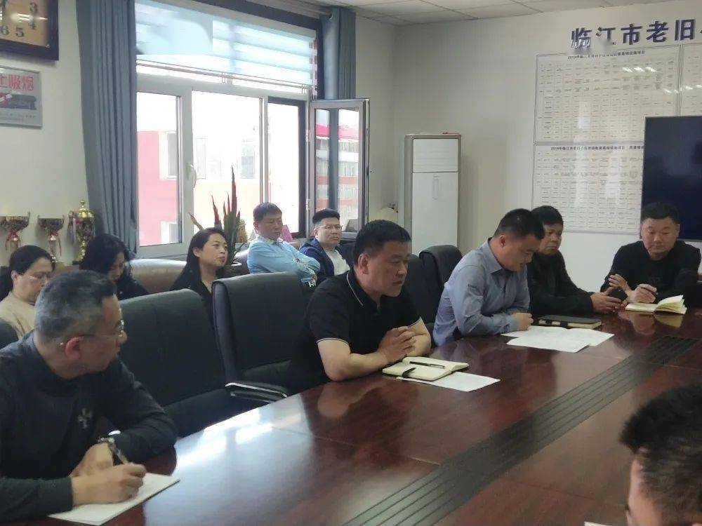 5月10日,市住建局召开违建治理工作推进会,局党组书记,局长邹德敏主持