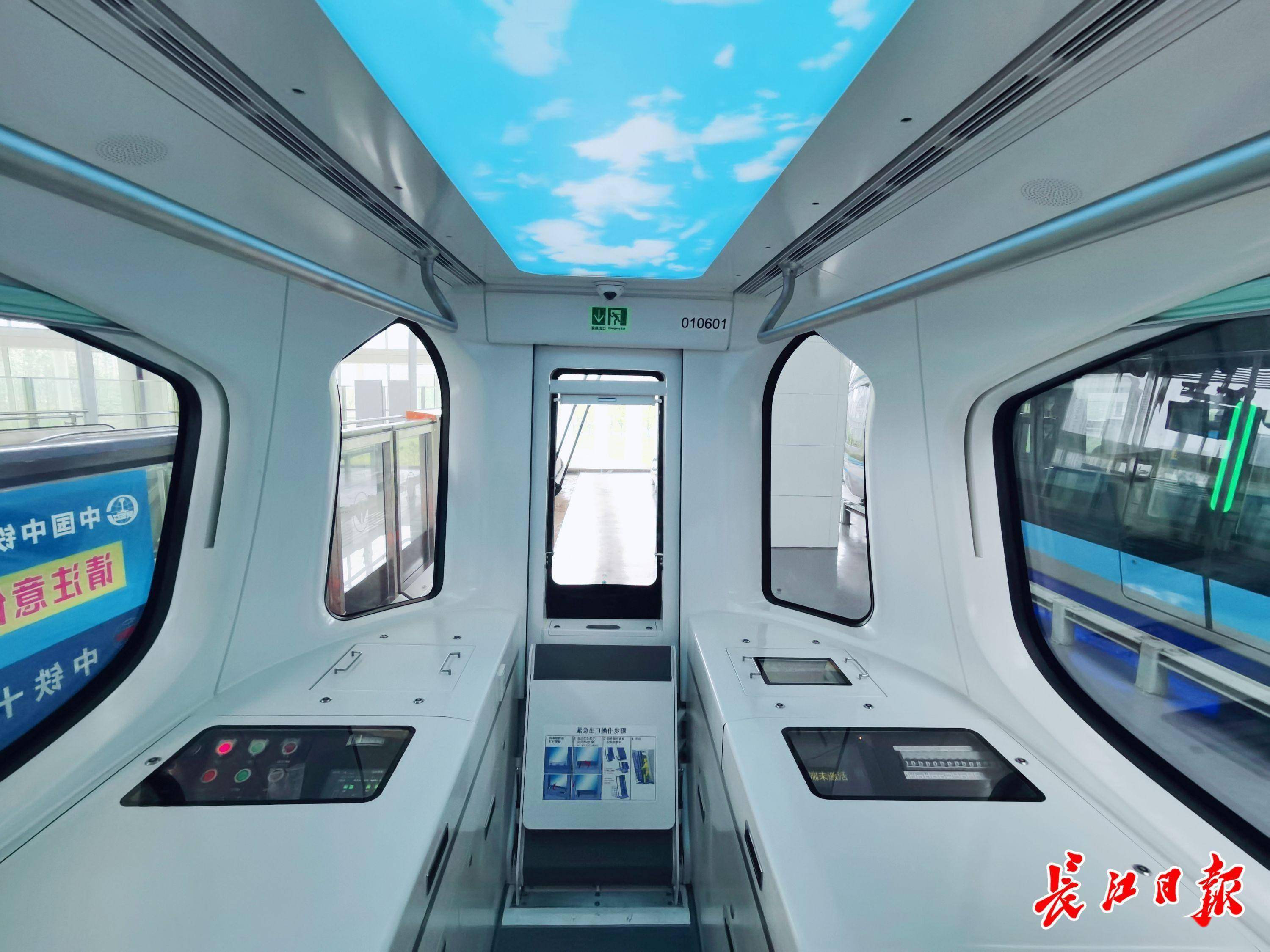 全国首条!光谷空轨发车