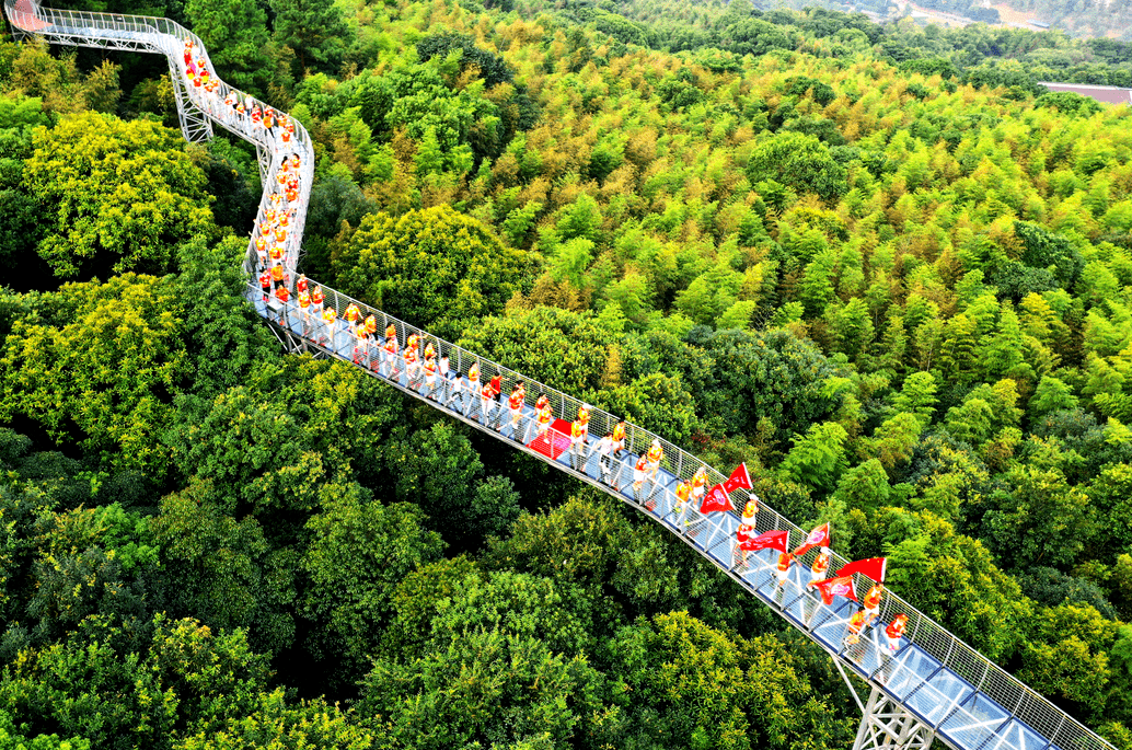 大余丫山旅游度假区玻璃栈道▲大余丫山旅游度假区天空之镜春闺与
