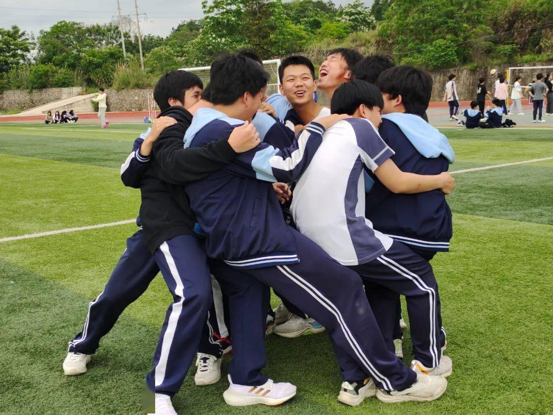 大余县南安中学刘霞图片