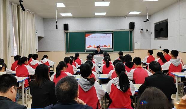 王金源到平坝区第二中学上思政课_人生_教育_青春