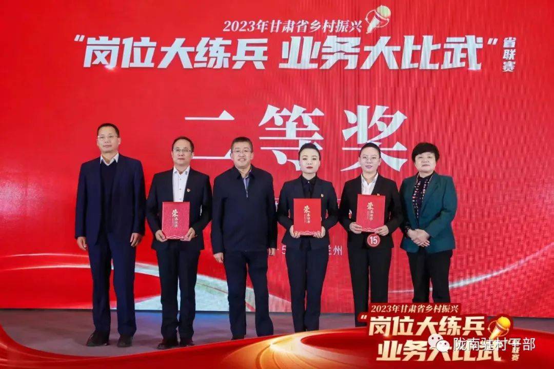 陇南日报社驻文县玉垒乡徐家湾村第一书记尚学英以《驻进"心"里,扶在"