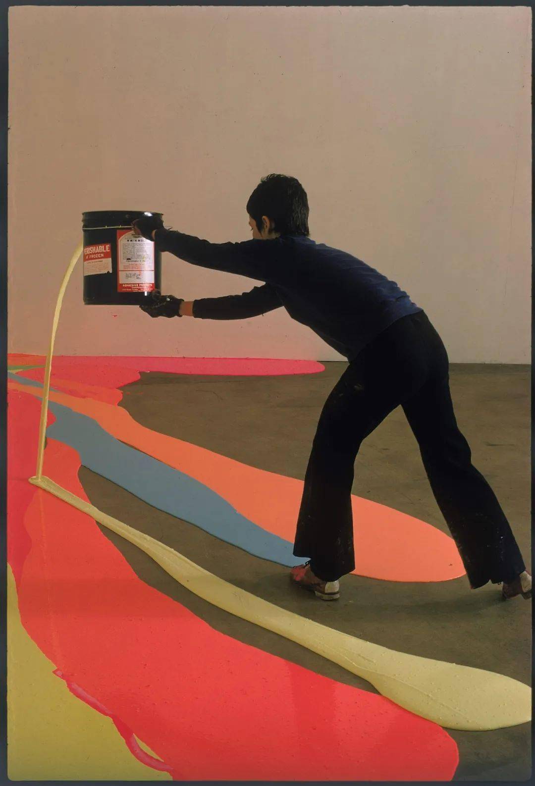 1969年,美國藝術家琳達·本格里斯 (lynda benglis) 受委託為羅德島