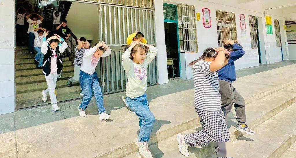 槐林镇中心小学图片