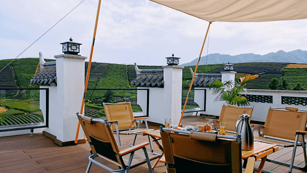 上城埭村茶园步道上城埭村民宿云集,餐饮发达,如果你想同时拥有茶山