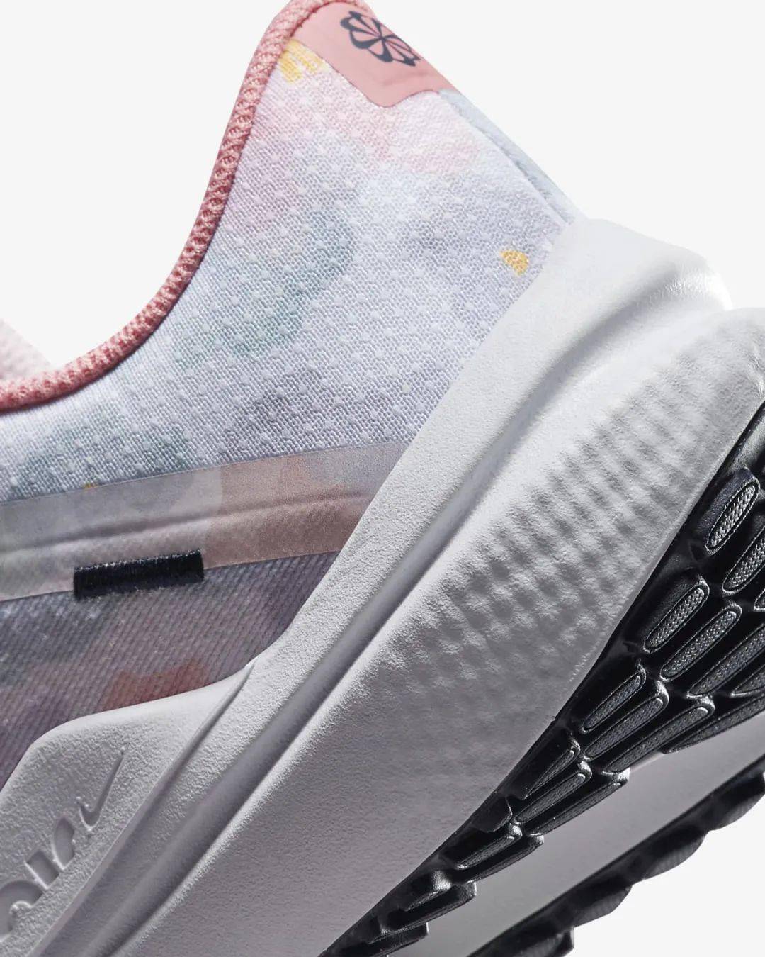 nike winflo 10 premium 女子公路运动鞋出色支撑设计结合富有弹性的