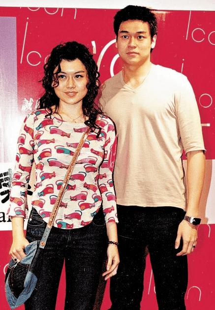 向太唯一的「神秘女儿」,终于露脸了_向均羚_丁佩_向华强