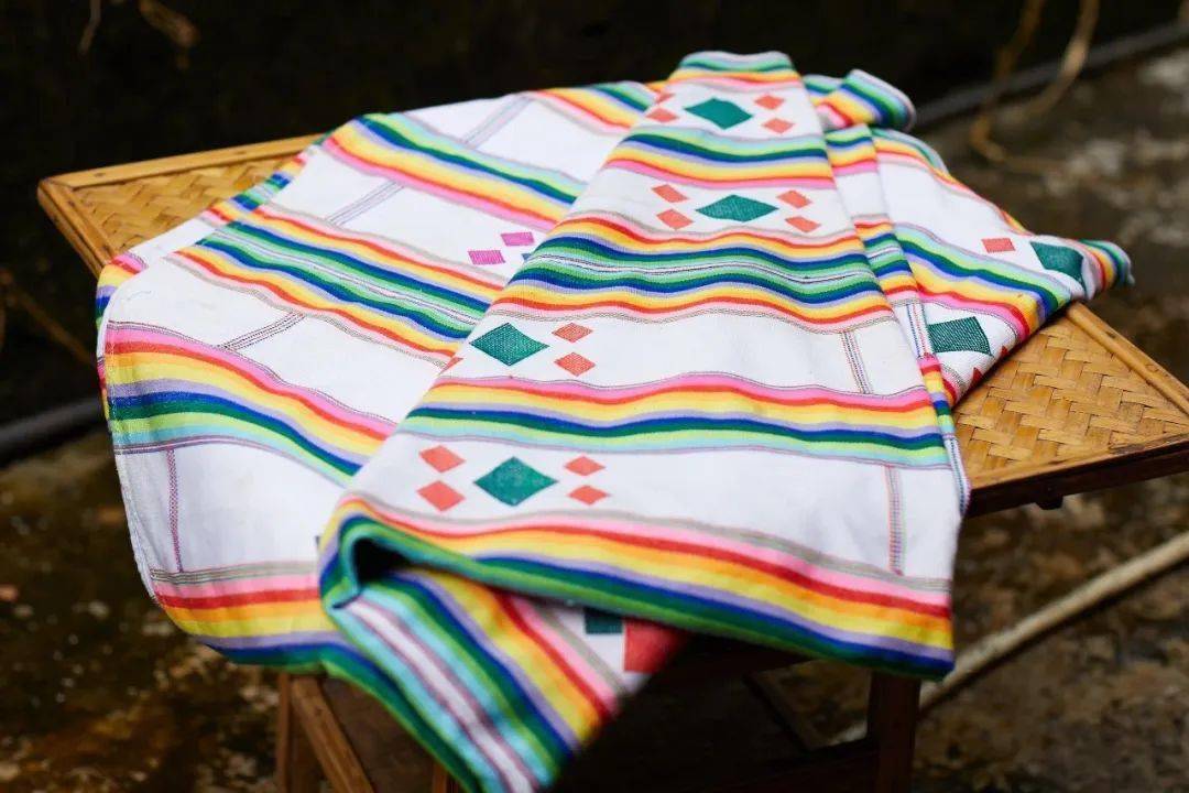 今晚八点,独龙毯编织非遗上cctv-1_彩虹_服饰_技艺