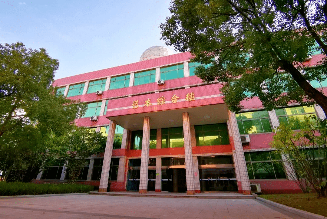 萧山五中,在综合素养方面的培养发力还是较猛的,走的是特色办学之路.