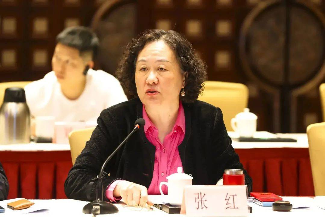 张红中国工艺美术协会常务副会长工美协会在推动主题教育工作中,把