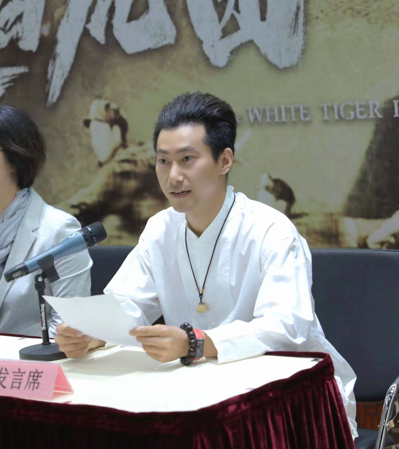 上海京剧院《奇袭白虎团》致敬"最可爱的人"_严伟才_山东省_尖刀班