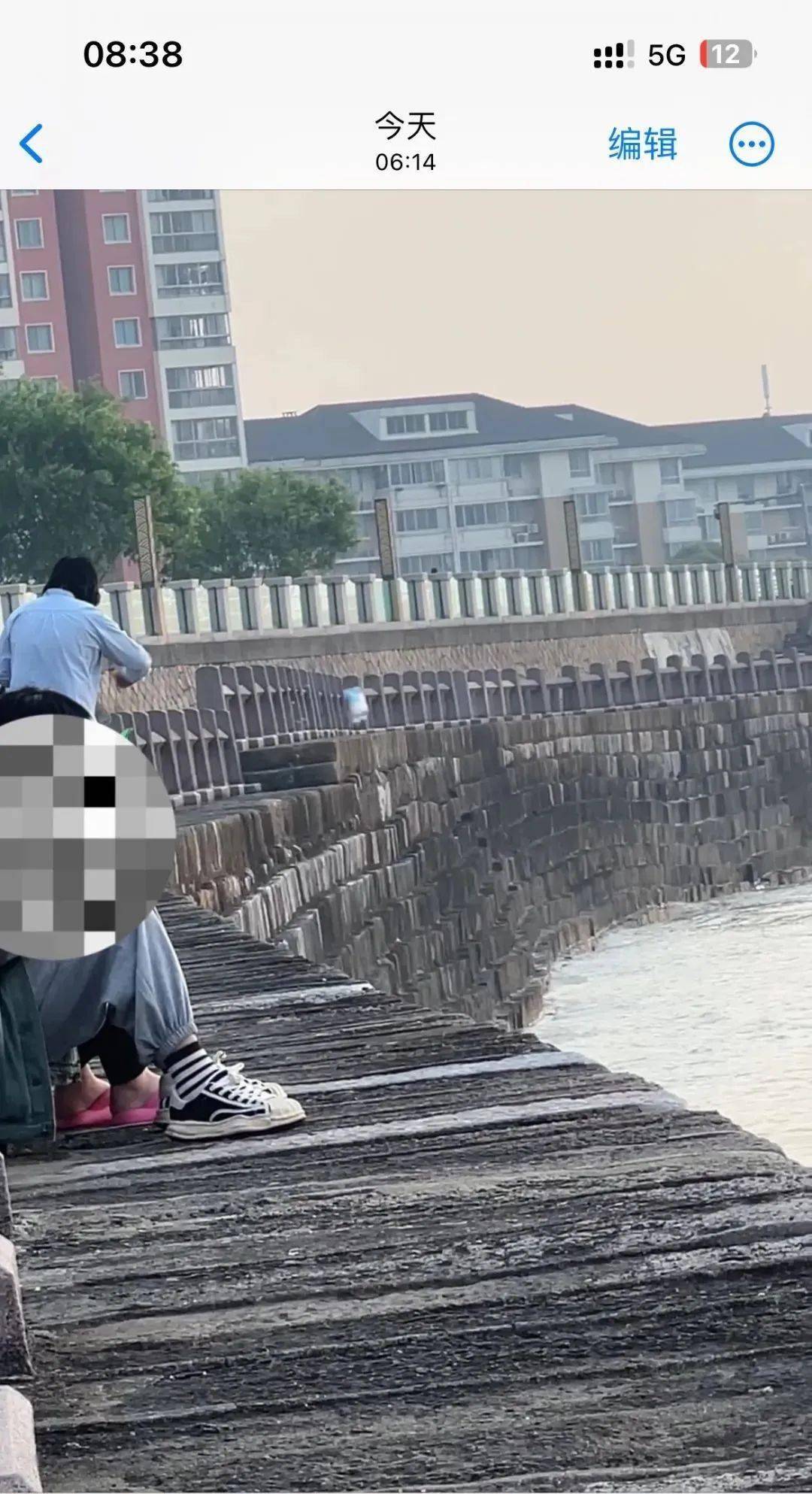 有网友在海盐观海园遇到一个"怪人"!